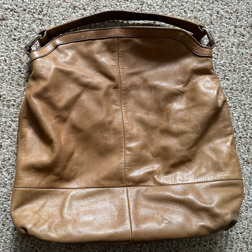 B. Makowsky tan hobo bag 🤎